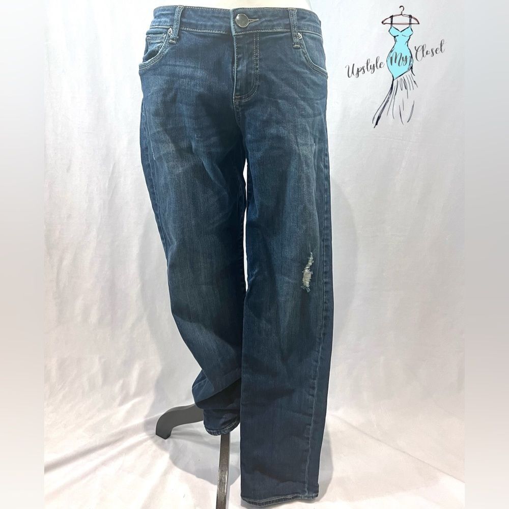 Kut from the Kloth low rise slightly distressed straight leg blue jeans size 8